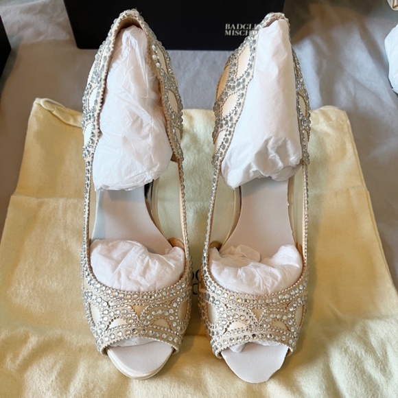 Badgley Mischka | NIB Witney Crystal Embellished Satin Stiletto | Ivory - Picture 8 of 16